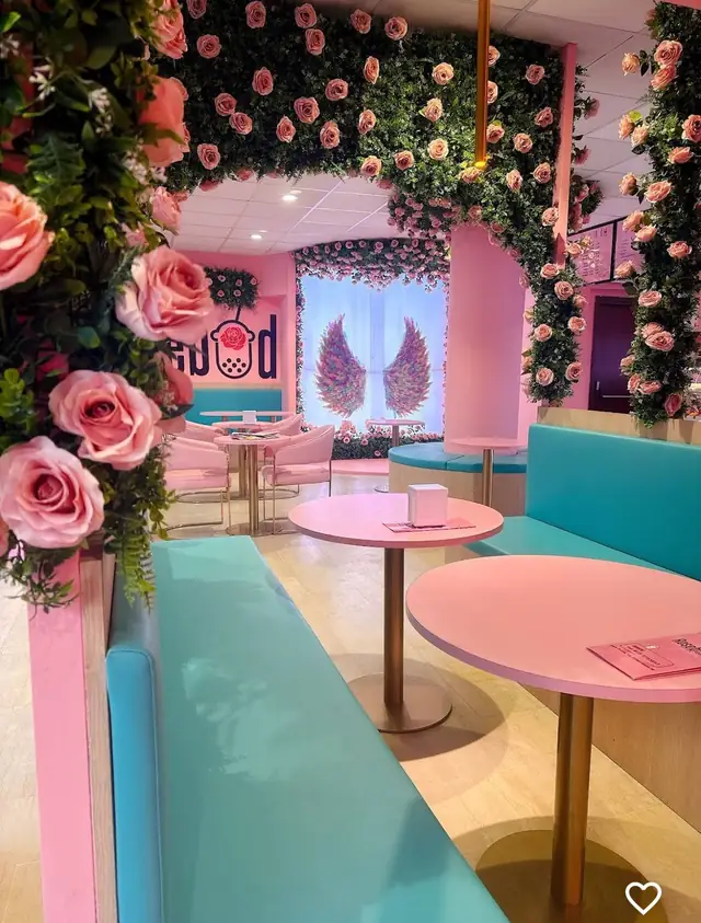 Interno del locale Rosebud Bubble Tea in Viale Roma a Biella